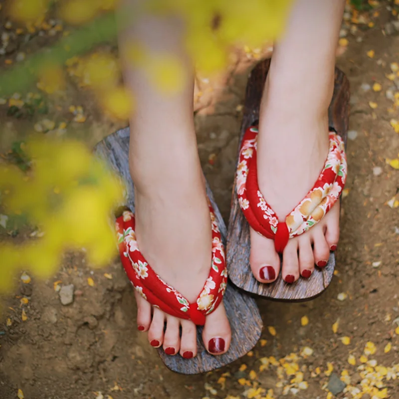 Chaussures de cosplay pour fem - Geta Wooden Sandal avis et prix